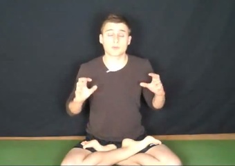 PNF stretching for å komme ned i&nbsp;frontsplitt!