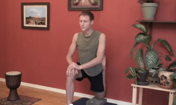 Stretching av forside lår mot vegg – en &laquo;killer&raquo; øvelse!